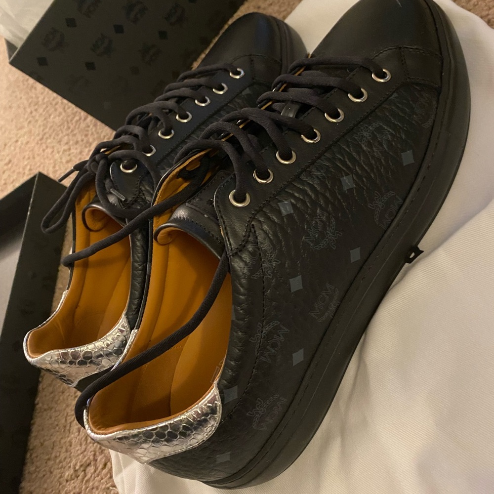 MCM MENS SNEAKER NEVER WORN